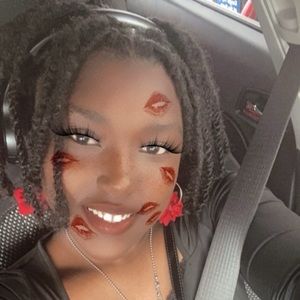 Meet your Posher, Carie